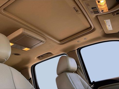 Used 2014 GMC Yukon XL Denali image 27