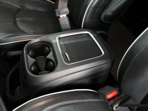 Used 2019 Chrysler Pacifica Limited w/ Advanced Safetytec Group image 32