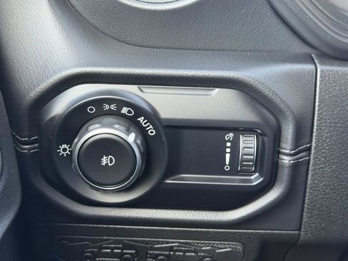 Used 2024 Jeep Wrangler Unlimited Sahara w/ Technology Group AWD/4WD image 29