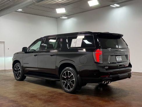 Used 2025 Chevrolet Suburban RST w/ Comfort Package AWD/4WD image 5