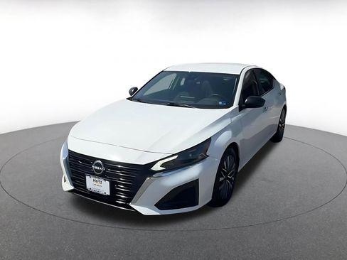 Used 2025 Nissan Altima 2.5 SV FWD image 7