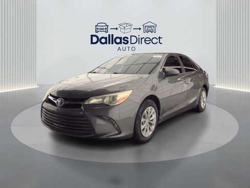 Used 2015 Toyota Camry LE image 4