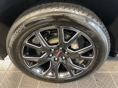 Used 2024 GMC Yukon XL Denali w/ Advanced Technology Package AWD/4WD image 5