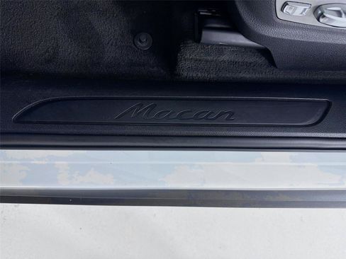 Certified 2023 Porsche Macan Turbo AWD/4WD image 9