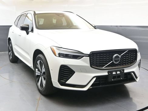 Certified 2025 Volvo XC60 T8 Plus w/ Protection Package Premier AWD/4WD image 8