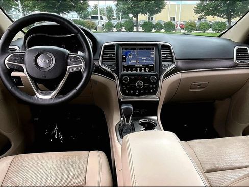 Used 2017 Jeep Grand Cherokee Limited w/ Luxury Group II AWD/4WD image 21