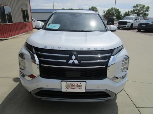 Used 2025 Mitsubishi Outlander SE AWD/4WD image 4