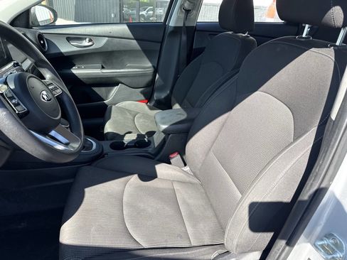 Used 2019 Kia Forte LXS FWD image 12