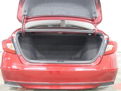 Used 2018 Honda Accord LX image 9