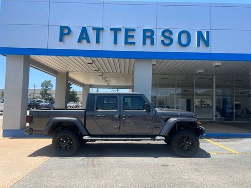 Used 2021 Jeep Gladiator Sport AWD/4WD image 1