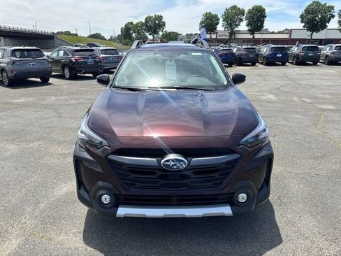 Used 2025 Subaru Outback Limited AWD/4WD image 2