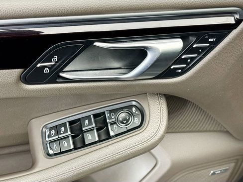 Used 2021 Porsche Macan image 22