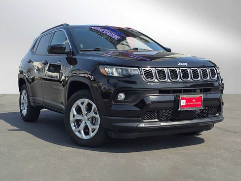 Used 2024 Jeep Compass Latitude AWD/4WD image 1