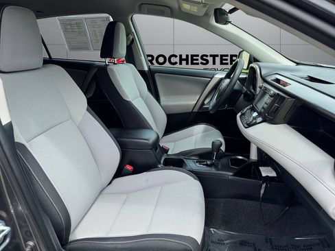 Certified 2018 Toyota RAV4 LE AWD/4WD image 17