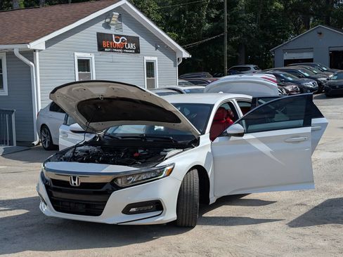 Used 2018 Honda Accord Sport image 11