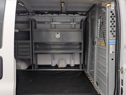 Used 2015 Chevrolet Express 3500 RWD image 16