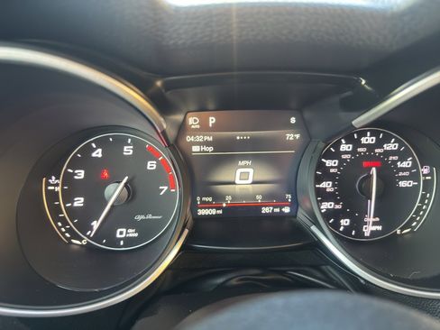 Used 2019 Alfa Romeo Stelvio image 12