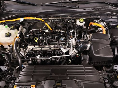 Used 2021 Ford Escape SE image 18