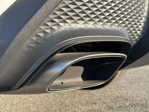 Certified 2025 Porsche Macan AWD/4WD image 16