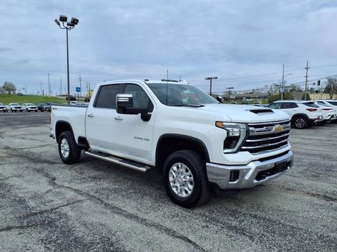 Used 2025 Chevrolet Silverado 3500 LTZ w/ LTZ Convenience Package AWD/4WD image 6