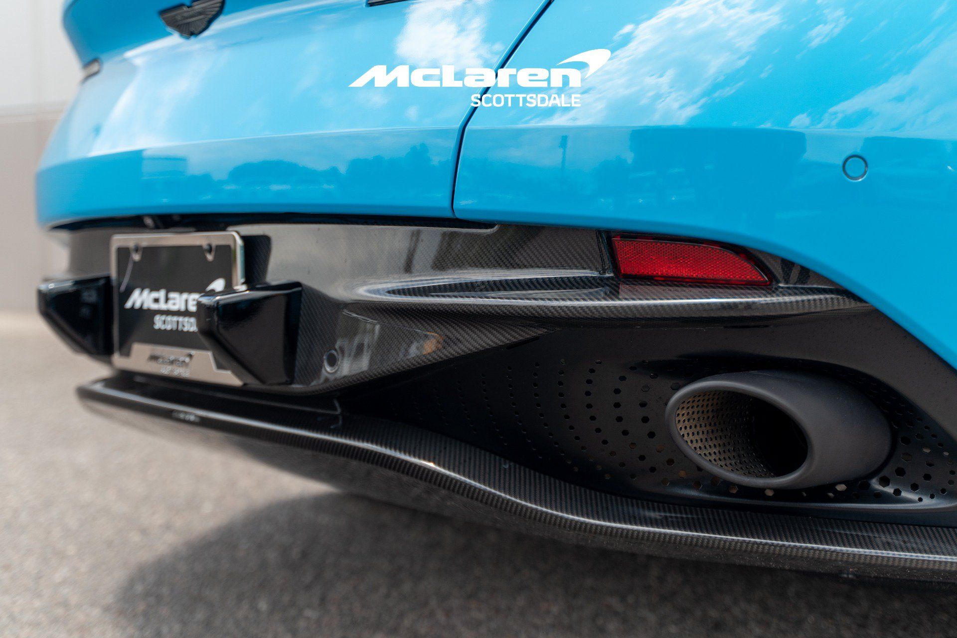 Used 2024 Aston Martin DB12 Coupe RWD image 30
