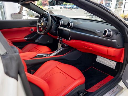 Used 2019 Ferrari Portofino RWD image 27
