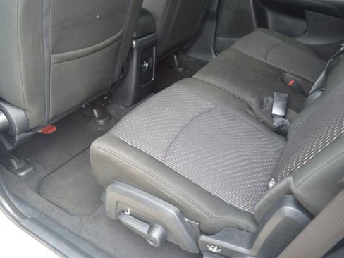 Used 2019 Dodge Journey SE w/ Connectivity Group FWD image 14