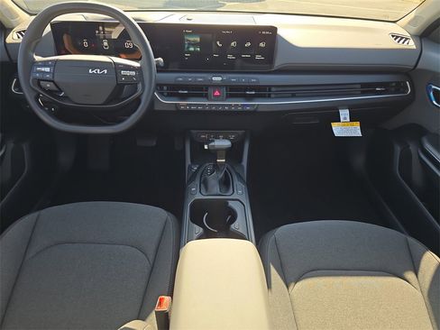 New 2025 Kia K4 LXS image 14