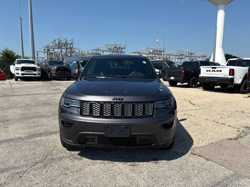 Used 2020 Jeep Grand Cherokee Altitude AWD/4WD image 2
