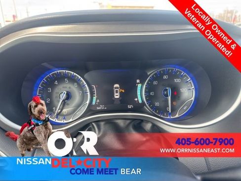 Used 2023 Chrysler Pacifica Touring-L image 20