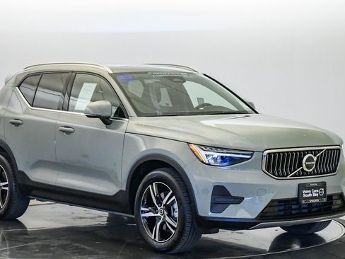 Certified 2025 Volvo XC40 B5 Core AWD/4WD image 6