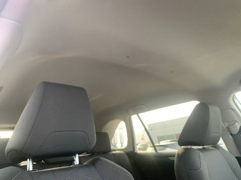 Used 2025 Toyota RAV4 XLE AWD/4WD image 19