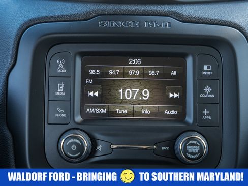 Used 2017 Jeep Renegade Latitude w/ Cold Weather Group image 22