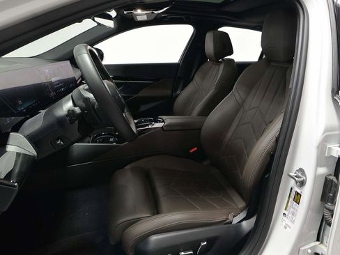 Certified 2024 BMW 530i w/ Premium Package image 8