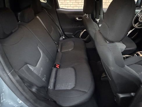 Used 2017 Jeep Renegade Latitude w/ Cold Weather Group image 13