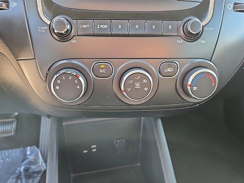 Used 2017 Kia Forte LX image 25