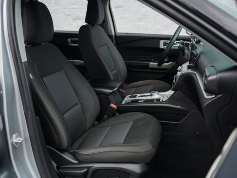 Used 2023 Ford Explorer XLT image 25