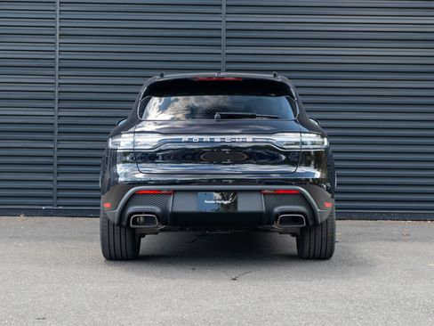 Certified 2025 Porsche Macan image 7