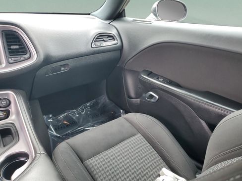 Used 2019 Dodge Challenger SXT image 11