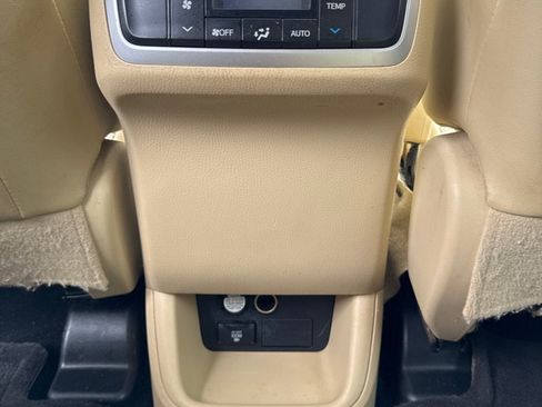 Used 2015 Toyota Highlander Limited FWD image 10