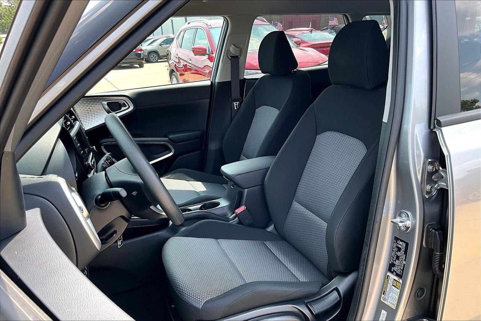 Used 2025 Kia Soul LX w/ LX Technology Package FWD image 20