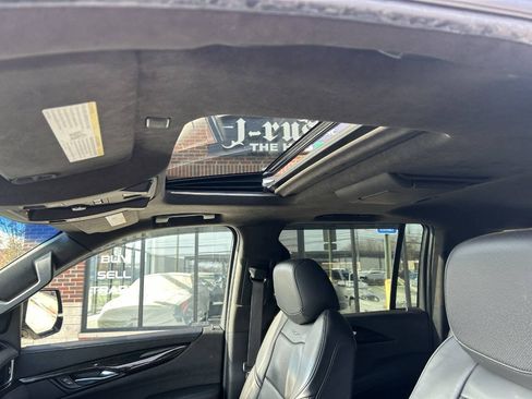 Used 2020 Cadillac Escalade ESV Platinum image 28