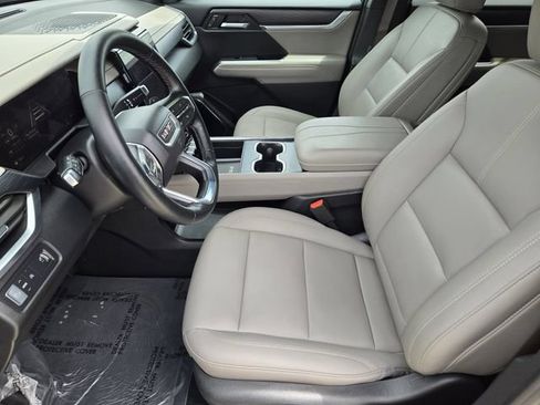 Used 2026 GMC Acadia Elevation w/ Elevation Premium Package FWD image 13