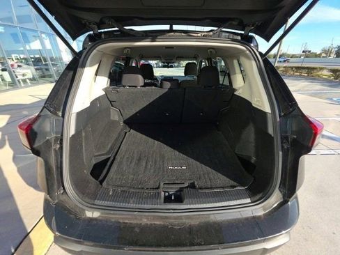 Used 2024 Nissan Rogue S image 27