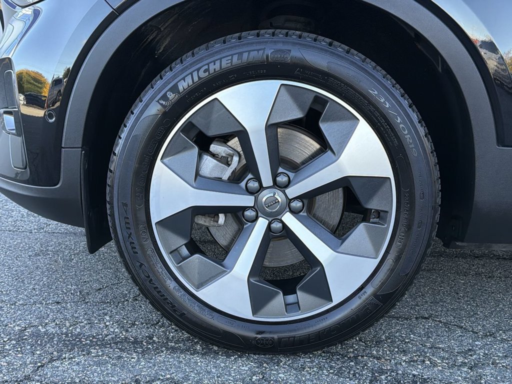 Certified 2025 Volvo XC40 B5 Plus AWD/4WD image 10