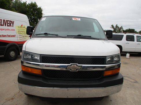 Used 2013 Chevrolet Express 2500 RWD image 2