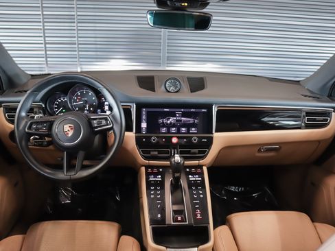 Used 2024 Porsche Macan AWD/4WD image 12