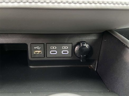 Used 2023 Toyota Highlander LE image 24