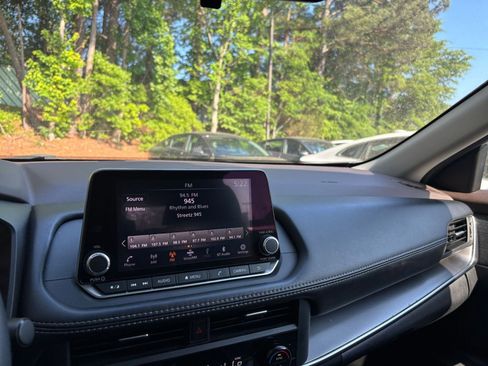 Used 2023 Nissan Rogue SV FWD image 36