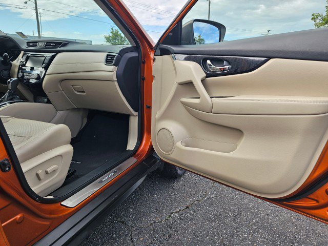 Used 2019 Nissan Rogue SL AWD/4WD image 12